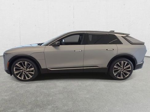 New 2026 Cadillac Lyriq Signature Luxury w/ LPO, Floor Liner Package image 8