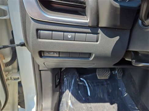 Used 2021 Nissan Rogue SV image 16