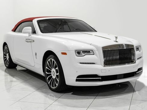 Used 2018 Rolls-Royce Dawn RWD image 7