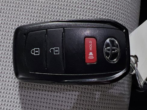 Used 2024 Toyota Corolla Cross LE image 36