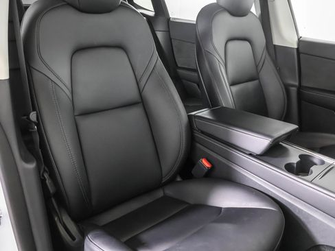 Used 2022 Tesla Model Y Long Range image 44