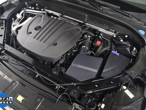 Used 2025 Volvo XC60 B5 Plus image 19