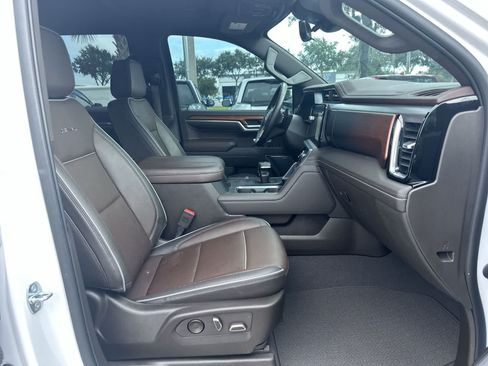 Used 2023 GMC Sierra 1500 Denali w/ Technology Package AWD/4WD image 16