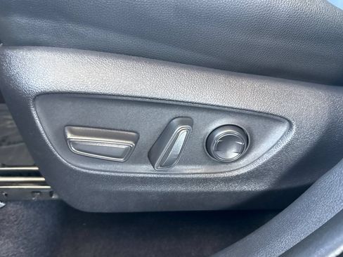 Used 2025 Toyota Grand Highlander AWD image 19