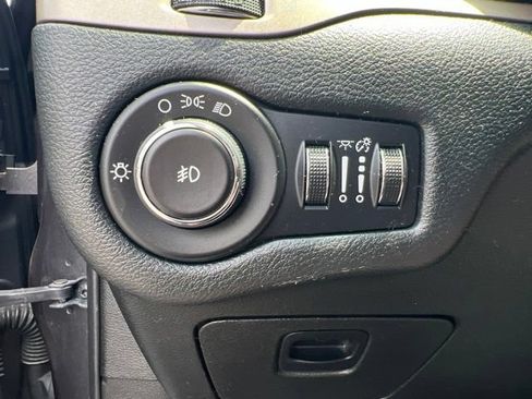 Used 2014 Jeep Cherokee Latitude AWD/4WD image 10