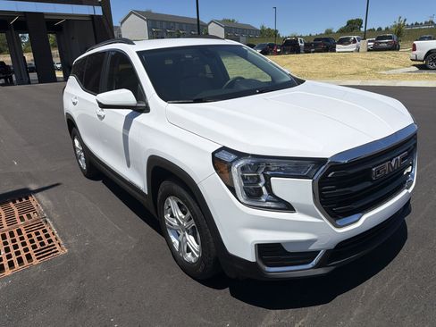 Used 2022 GMC Terrain SLE w/ Driver Convenience Package FWD image 5