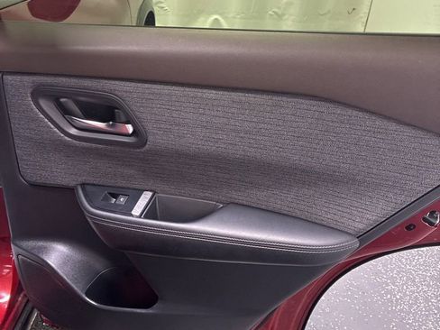 Used 2023 Nissan Rogue SV image 24