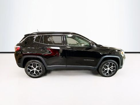 Used 2024 Jeep Compass Limited AWD/4WD image 5