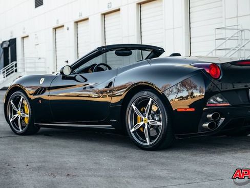Used 2014 Ferrari California RWD image 50