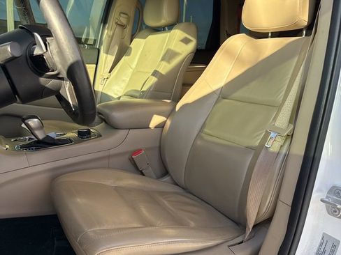 Used 2017 Jeep Grand Cherokee Limited image 11