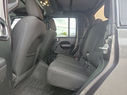 Used 2020 Jeep Gladiator Sport w/ Quick Order Package 24S AWD/4WD image 8