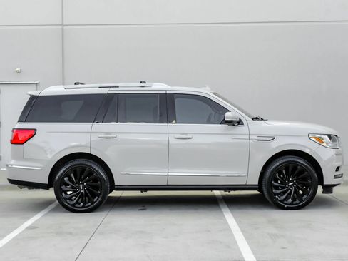Used 2021 Lincoln Navigator Reserve AWD/4WD image 11