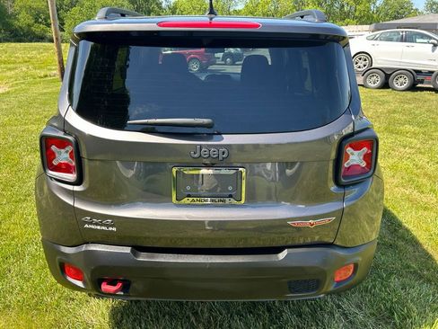 Used 2017 Jeep Renegade Trailhawk AWD/4WD image 4