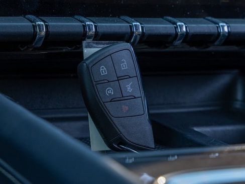 Used 2025 GMC Acadia Elevation image 25