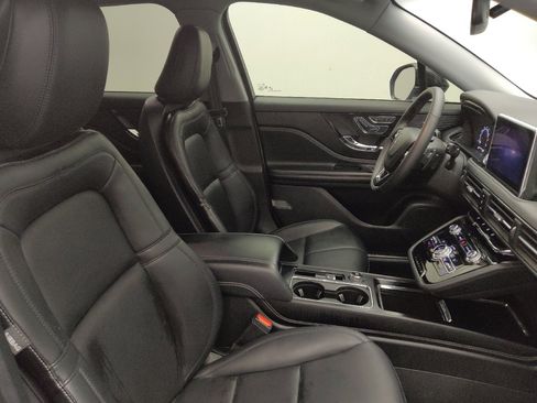 Used 2022 Lincoln Corsair image 21
