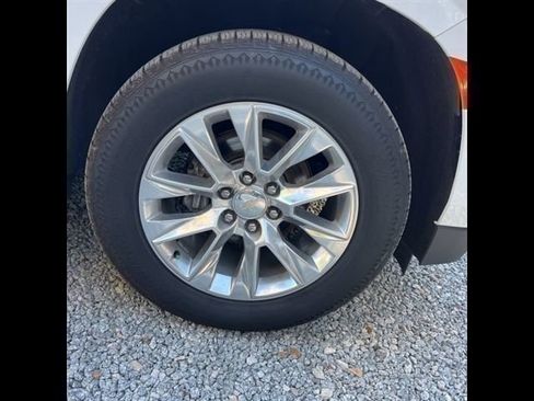 Used 2023 Chevrolet Suburban Premier image 19