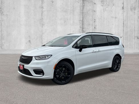 New 2026 Chrysler Pacifica Select w/ S Appearance Package image 1