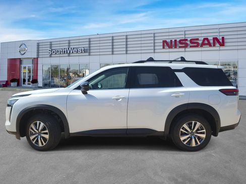 New 2026 Nissan Pathfinder SL w/ Cargo Package FWD image 8