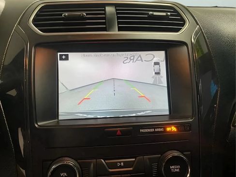 Used 2018 Ford Explorer XLT w/ Equipment Group 201A FWD image 21