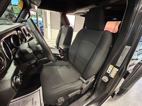 Used 2018 Jeep Wrangler Unlimited Sport S AWD/4WD image 8