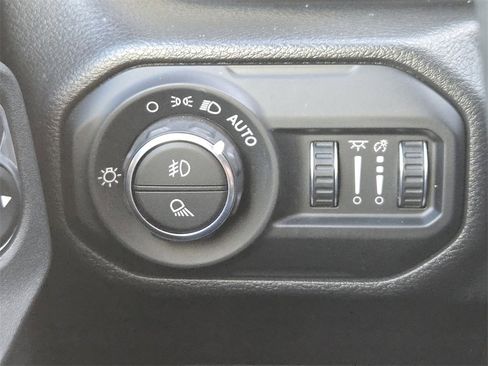 Used 2022 Jeep Gladiator Willys image 17