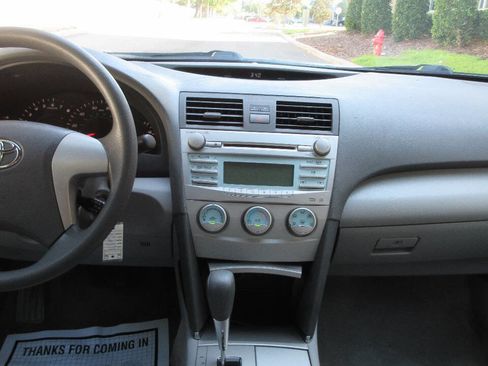 Used 2009 Toyota Camry LE image 28