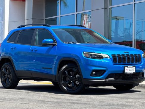 Used 2021 Jeep Cherokee Latitude Plus FWD image 2