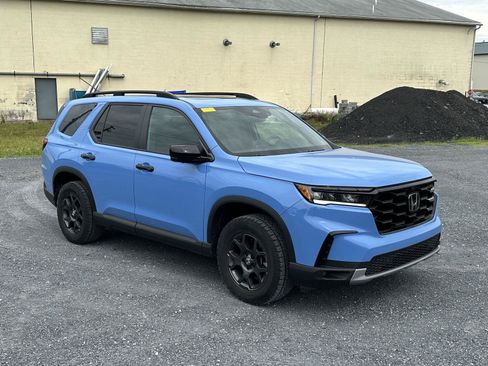 Used 2023 Honda Pilot TrailSport image 2