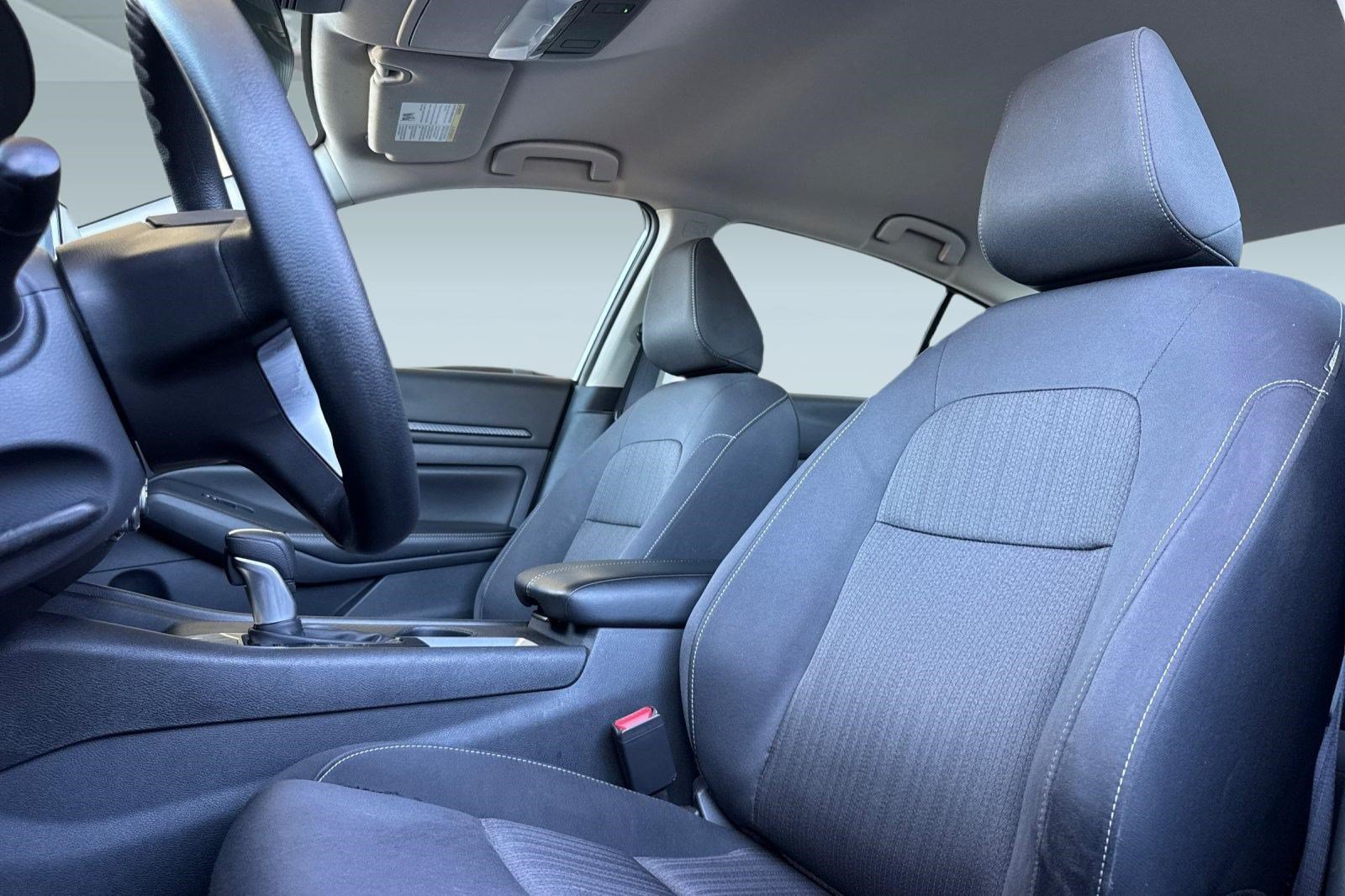 Used 2025 Nissan Altima 2.5 SV FWD image 5