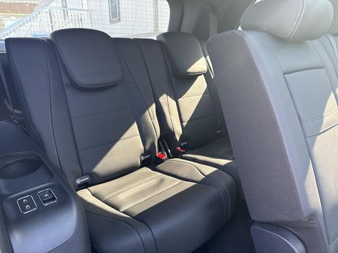 Used 2025 Mercedes-Benz GLS 450 4MATIC image 12