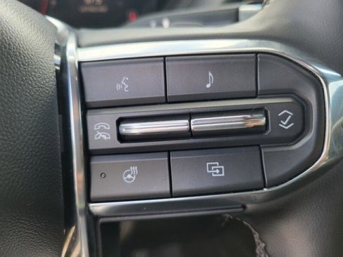 Used 2025 GMC Yukon Denali AWD/4WD image 14