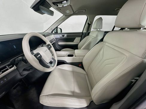 Used 2025 Hyundai Santa Fe SEL FWD image 13