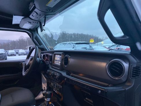 Used 2023 Jeep Wrangler Sport S image 8