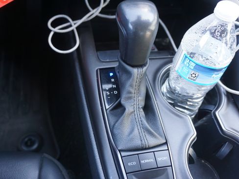 Used 2023 Toyota Camry SE image 10