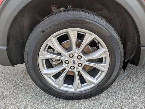 Used 2023 Ford Explorer XLT AWD/4WD image 12