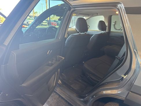 Used 2024 Nissan Pathfinder SV image 19