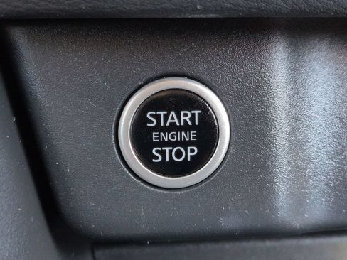 Used 2023 Nissan Rogue SV AWD/4WD image 22