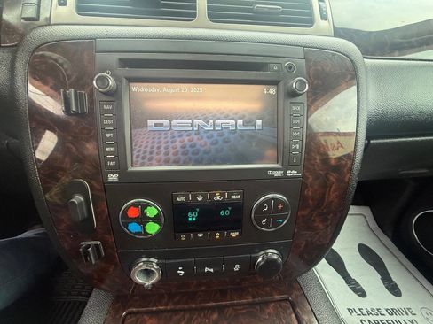 Used 2012 GMC Yukon XL Denali image 16