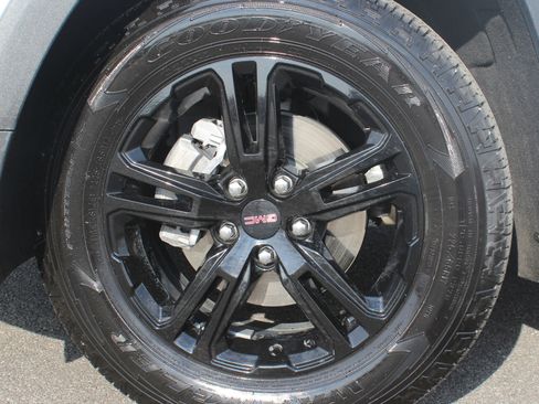Used 2024 GMC Terrain AT4 image 19