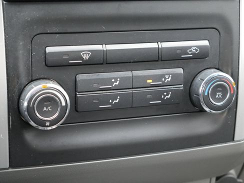 Used 2016 Nissan Frontier SV image 12