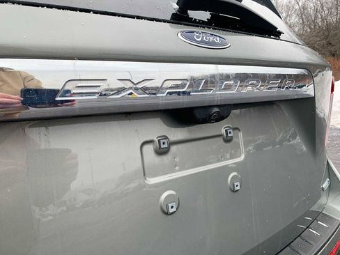 Used 2020 Ford Explorer XLT image 29