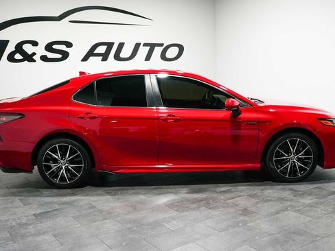Used 2021 Toyota Camry SE FWD image 6