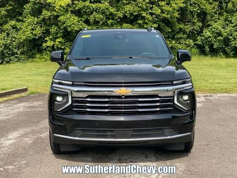 Used 2025 Chevrolet Tahoe LT AWD/4WD image 2