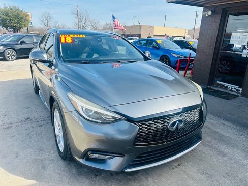 Used 2018 INFINITI QX30 Premium w/ Navigation Package image 7