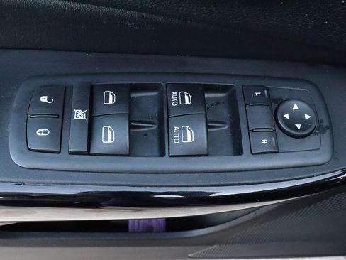 Used 2020 Jeep Cherokee Latitude Plus image 15