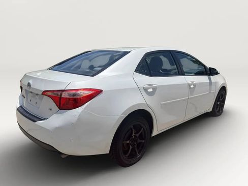 Used 2018 Toyota Corolla LE w/ Carpet Mat Package (TMS) FWD image 6