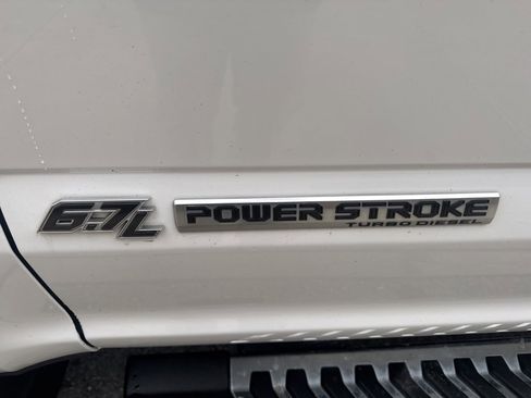 Used 2019 Ford F250 XLT w/ XLT Premium Package image 15