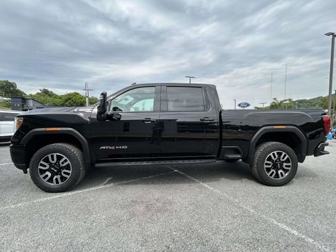 Used 2022 GMC Sierra 2500 AT4 w/ AT4 Premium Plus Package AWD/4WD image 6
