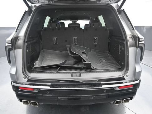 Used 2026 Chevrolet Traverse High Country w/ LPO, Floor Liner Package AWD/4WD image 9