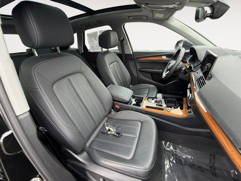 Used 2023 Audi Q5 2.0T Premium w/ Convenience Package image 19